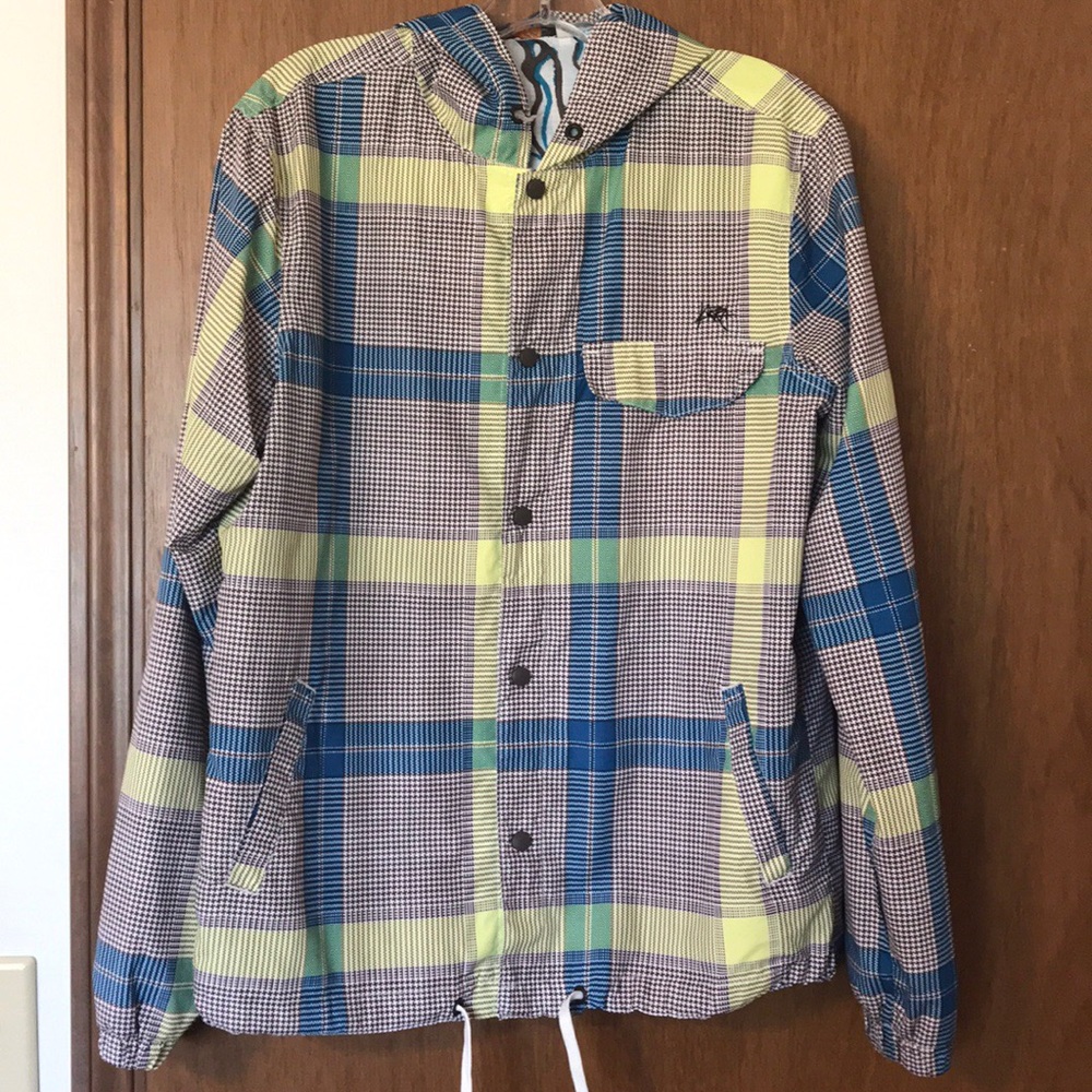 Small kirra windbreaker. Lined w/hood. EUC